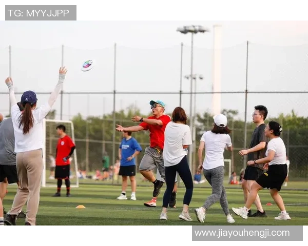 南京飞盘队的默契配合与战术探讨聚焦飞盘运动的团队协作与竞技精神 南京飞盘队的默契配合与战术探讨聚焦飞盘运动的团队协作与竞技精神